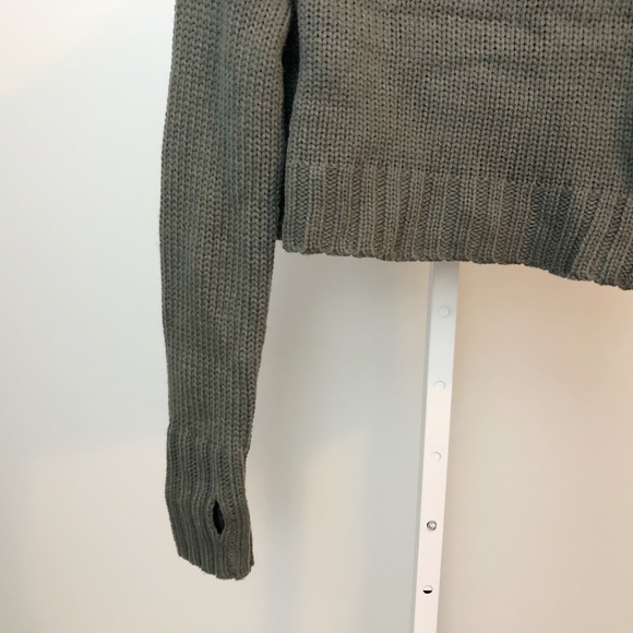 Tobi Small Gray Crop Sweater Thumbholes - Picture 7 of 7
